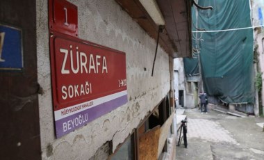 Beyoğlu Zürafa Sokak'ta yıkım çalışmalarına başlandı