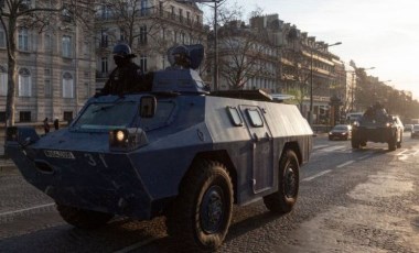 Covid protestoları: Paris'e yönelen yüzlerce araçlık konvoya müdahale