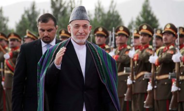 Eski Afganistan Cumhurbaşkanı Karzai'den Biden’a tepki: “Afgan halkının parasına el koymak adaletsizliktir”