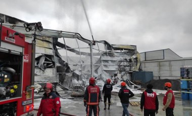 Sakarya'daki geri dönüşüm tesisindeki yangın kontrol altına alındı