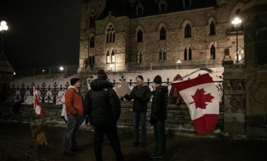 Kanada'da 'Özgürlük Konvoyu' protestocuları gözaltına alınmaya başlandı