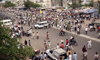 Hindistan mahkemesi 2008'deki ölümcül bombalama olaylarından sorumlu 38 kişiyi ölüm cezasına çarptırdı