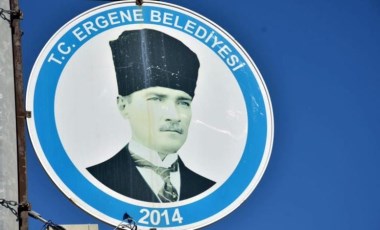 Atatürk resimli belediye tabelalarını kıran şüpheli gözaltında