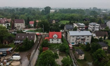 Polonya'da fırtına nedeniyle 500 binden fazla hane elektriksiz kaldı