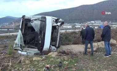 Mersin'de işçi servisi devrildi: 40 yaralı