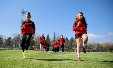 Eskişehirspor Kadın Futbol Takımı hazırlıklarını sürdürüyor