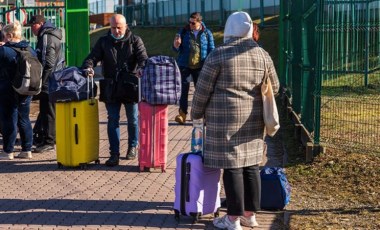 Polonya, Ukrayna'dan gelenlere karantina ve test zorunluluğunu kaldırdı