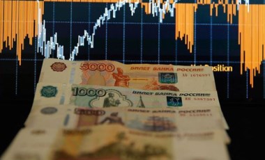 Son dakika: Rus rublesi dolar karşısında eridi