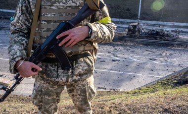 Ukrayna’dan silah bırakan Rus askerlerine af ve para garantisi