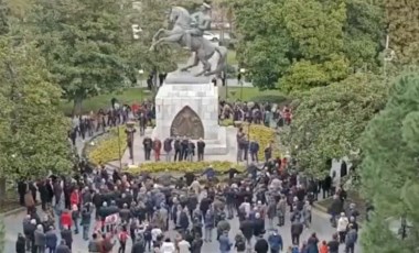 Anıt çevresinde sevgi zinciri: Atatürk'e saldırı sonrası Samsunlular kol kola girdi!