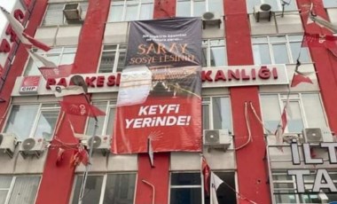 CHP'nin astığı afişler 'Cumhurbaşkanına hakaret' gerekçesiyle toplatıldı