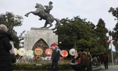 Samsun Barosu’ndan Atatürk anıtına çelenk