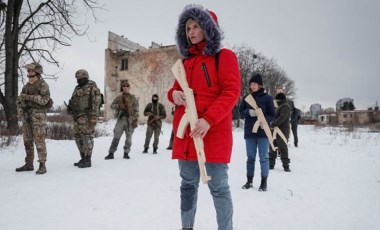 Ukrayna'da sivillere temel savunma eğitimi verildi