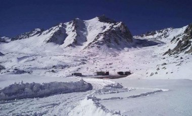 Hindistan'da 7 ordu görevlisinin üzerine çığ düştü