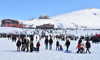 Kar festivali farklı illerden binlerce kişiyi Hakkari'de buluşturdu