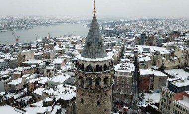 Beyaza bürünen Galata Kulesi ve Tarihi Yarımada havadan görüntülendi