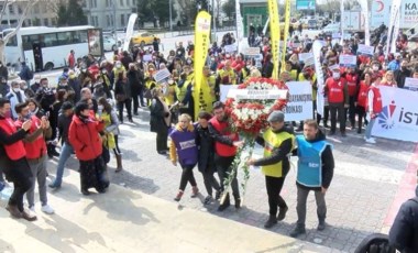 Sağlıkçılar hak için Kadıköy’de grevde! (15 Mart 2022) (Video Haber)