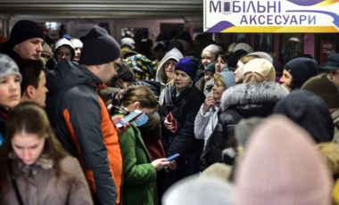 Lviv'de halk sirenlerin ardından alt geçide sığındı