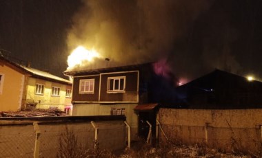 Kastamonu'da 2 katlı binadaki yangın: 5 kişi kurtarıldı