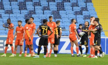 Adanaspor-Eyüpspor maçının hakemi Reşat Onur Çoşkunses’ten yanlış kırmızı kart