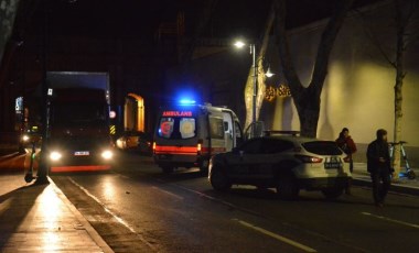 Beşiktaş'ta kaza yapan sürücü önce ağladı sonra kavga etti (24 Mart 2022) (Video Haber)