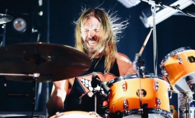 Foo Fighters'ın davulcusu Taylor Hawkins yaşamını yitirdi