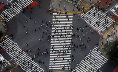 Japonya'da intihar eden kişi yayanın üzerine düştü