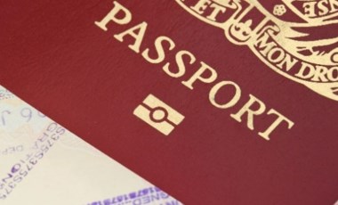 AB'den Ruslara ve Belaruslulara yaptırım kararı: 'Altın pasaportları'nın iptali istendi