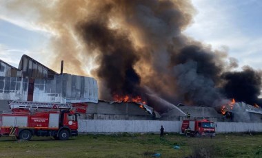 Osmaniye'de geri dönüşüm fabrikasında yangın