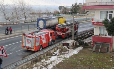 Kocaeli'de apartmanın çatısı tadilat sırasında çıkan yangında hasar gördü