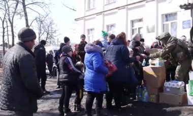 Rusya, Harkov ve Sumi kentlerine ağır zırhlı araçlarla insani yardım gönderdi