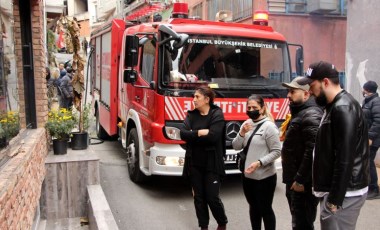 Beyoğlu'nda apart otelde çıkan yangın, müşterileri sokağa döktü