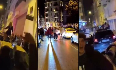 Taksim'de yolu trafiğe kapatıp dans ettiler