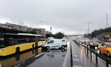 İstanbul'da trafiği kilitleyen kaza!