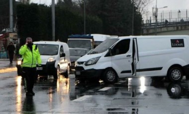 Okmeydanı-TEM Bağlantı yolunda kaza trafiği kilitledi