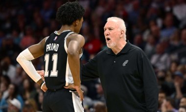 San Antonio Spurs'ün başantrenörü Gregg Popovich, NBA rekorunu egale etti