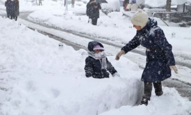 Son Dakika: İstanbul'da eğitime 'kar' arası: Okullar pazartesiye kadar tatil