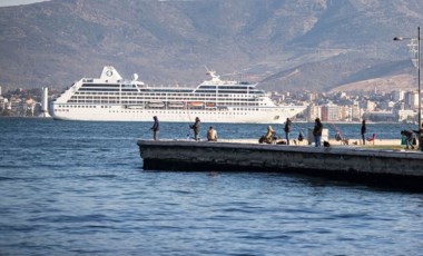 İzmir’e 6 yıl aradan sonra ilk kruvaziyer gemi yanaştı