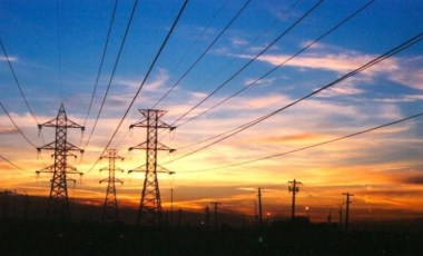 Günlük elektrik üretim ve tüketim verileri (15 Nisan 2022)