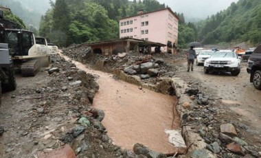 Trabzon'da heyelan nedeniyle 5 ev boşaltıldı (15 Nisan 2022) (Video Haber)