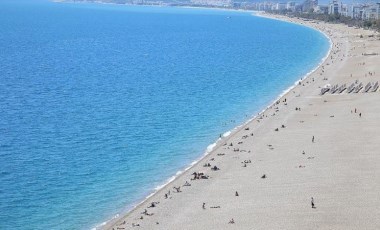 Antalya sahillerinde güneşli hava yoğunluğu