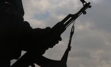 Van'da PKK'ye ait silah ve yaşam malzemesi ele geçirildi