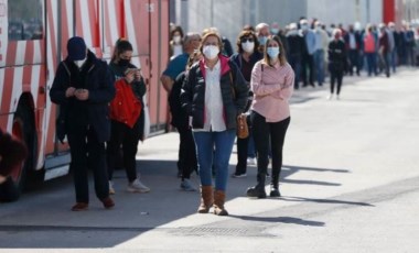 İspanya, kapalı alanda maske zorunluluğunu kaldırdı