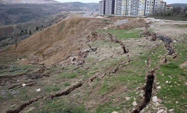 Bilecik’te toprak kayması endişe yarattı