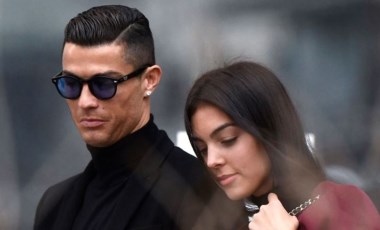 Ronaldo yenidoğan bebeğinin fotoğrafını ilk kez paylaştı