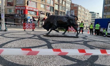 Kadıköy'ün simgesi Boğa heykeli 15 gün süreyle bakıma alındı (24 Nisan 2022)