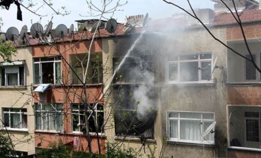 Beyoğlu'nda 4 katlı binada yangın çıktı