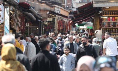 Eminönü'nde bayram hareketliliği: 'Geçen sene 25 lira olan lokum, bu sene 55 lira'