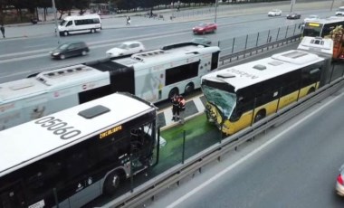 Son Dakika: Beylikdüzü’nde metrobüsler kafa kafaya çarpıştı