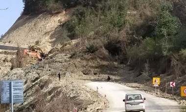 Kastamonu'da iki heyelan; Çatalzeytin- Kastamonu yolu ulaşıma kapandı